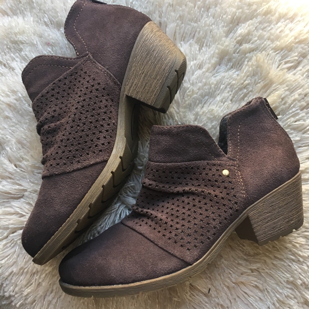 New Origins burgundy suede booties size 9